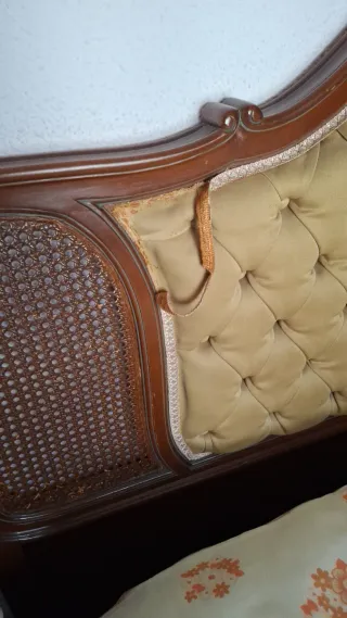 Cabecero de cama antiguo madera y ratán