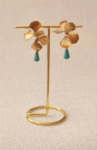 Pendientes dorados y turquesa