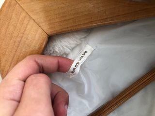 Chaqueta pelo sintético y punto trenzado.