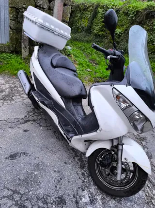 Suzuki Maxi Scooter Blanca