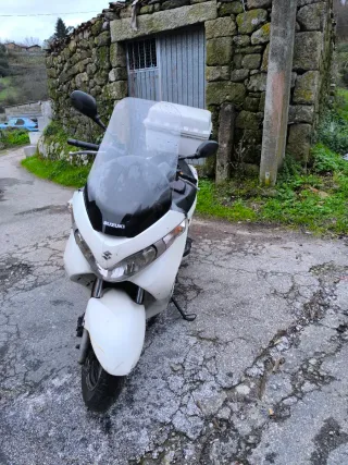 Suzuki Maxi Scooter Blanca