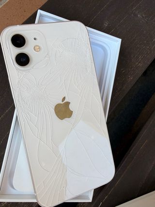 iPhone 12 64GB Blanco - Pantalla y Trasera Rotas