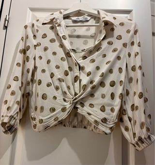 Camisa corta Zara beige y marrón