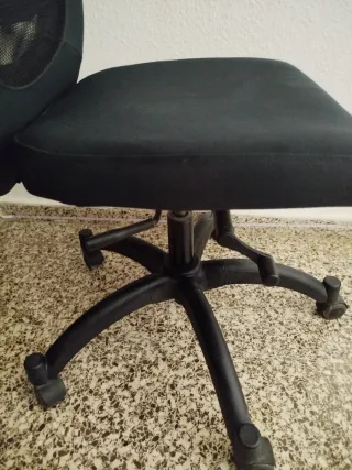 Silla de escritorio ergonómica negra