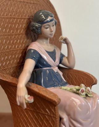 Figura Porcelana Mujer Sentada Nadal