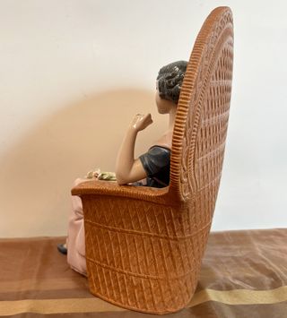 Figura Porcelana Mujer Sentada Nadal