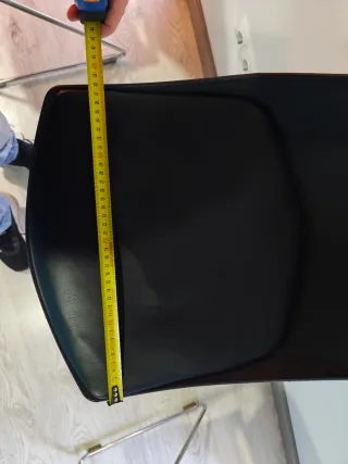 Taburete Alto Regulable Negro en altura.