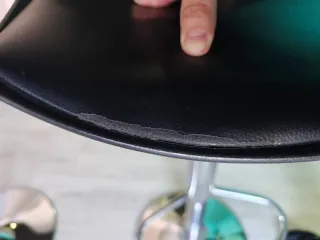 Taburete Alto Regulable Negro en altura.