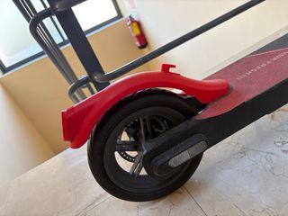 Patinete eléctrico negro