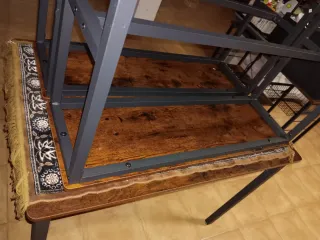 Estantería de cocina y comedor con bancos