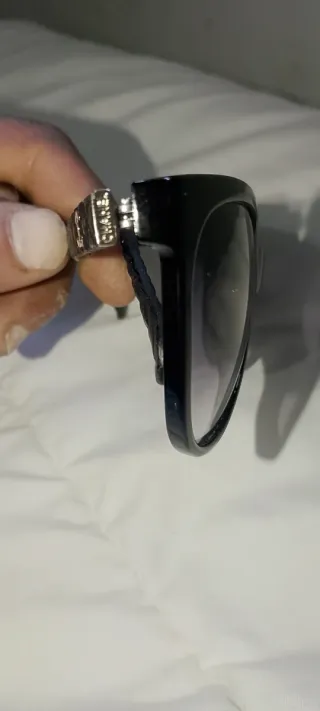 Gafas de sol Chanel negras y doradas