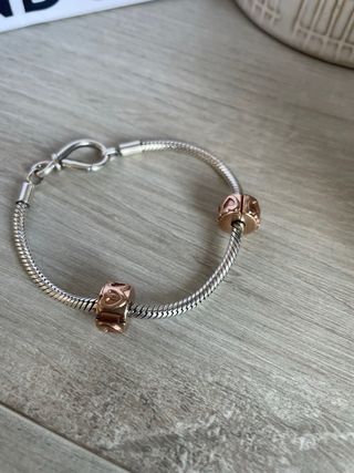 Pulsera Pandora con clips
