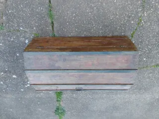 Baúl antiguo de madera