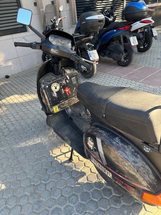 Vespa TX 200 Negra