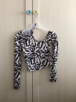 Top Asimétrico Manga Larga Estampado
