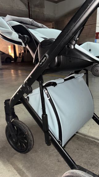 Carro de bebé azul