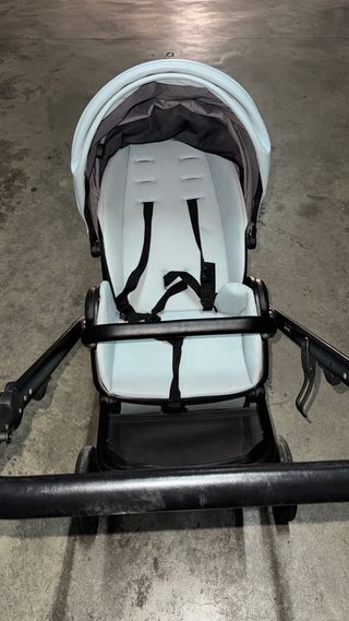 Carro de bebé azul