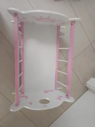 Estantería infantil rosa y blanca