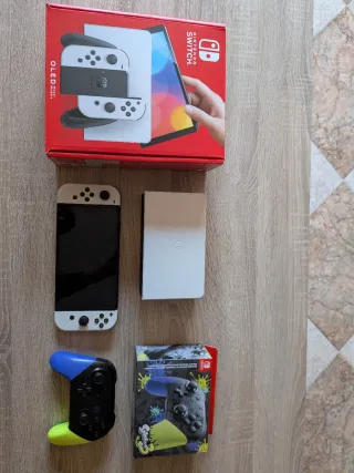 Nintendo Switch OLED + Mando Pro Splatoon 3