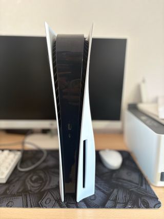 PS5 en muy buen esta poco uso un mando