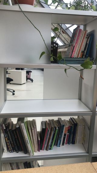 Estantería modular plata y blanca