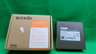 Tenda TEG1105P-4-63W Switch Gigabit PoE 5 Puertos