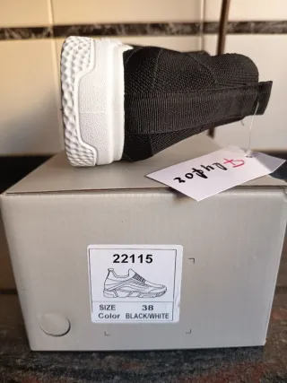 Zapatillas deportivas slip-on negras y blancas