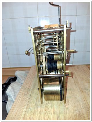 Meccanica orologio a cucù conoide