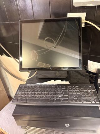 Caja Registradora con Ordenador y Teclado