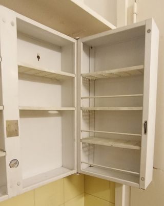 Antiguo Armario botiquín Muebles Metálicos Carmen