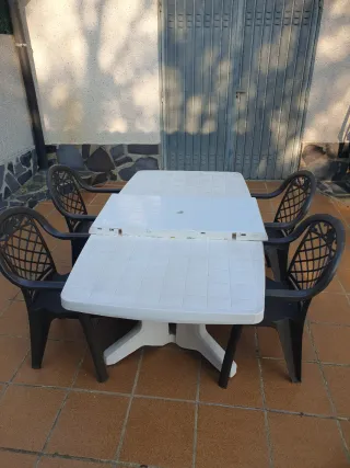 Mesa extensible de 180 hasta 230 jardín + 4 sillas