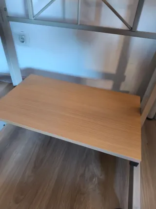 Escritorio madera y metal con ruedas