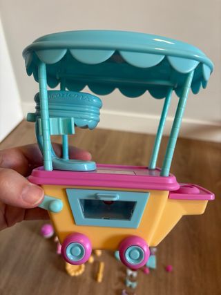 Bebé Llorón Coney con su carrito