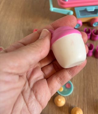 Bebé Llorón Coney con su carrito