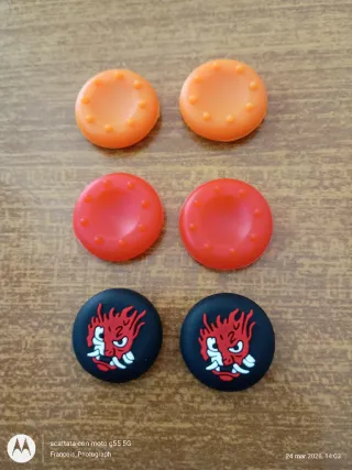Grip analogici per joypad (arancioni, rossi, neri)