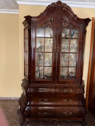 Vitrina Cajonera Clásica deMadera de nogal Maciza