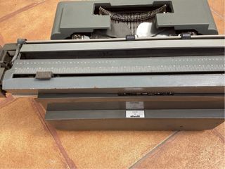 Máquina de escribir Olivetti Línea 98