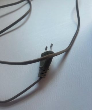 Lámpara de mesa beige y marrón