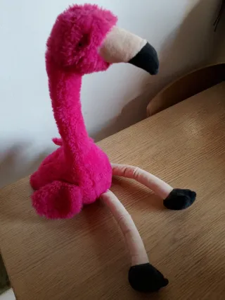 Flamenco de peluche rosa