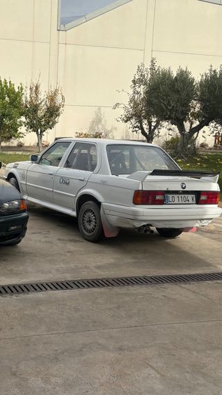 BMW e30 325ix