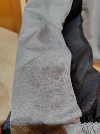 Anorak gris y azul marino