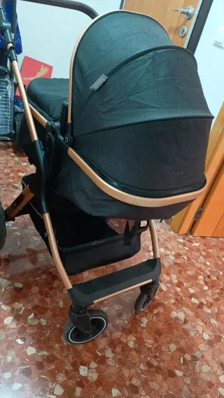 Carro de bebé negro y dorado