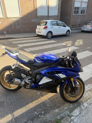 Yamaha R6R Azul y Dorada
