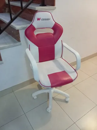 Silla W-DESIGN rosa y blanca