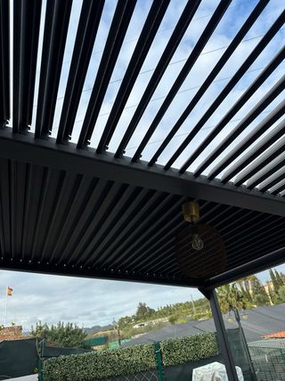 Pérgola aluminio gris antracita - 1 año uso