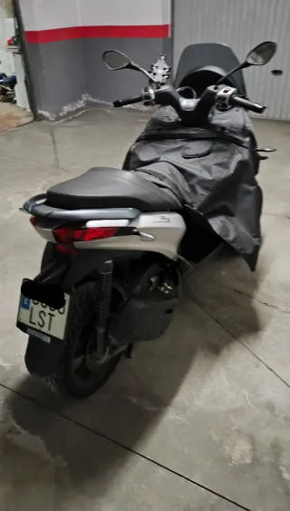 Piaggio MP3 300 HPE  Pocos kilómetros.