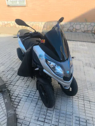 Piaggio MP3 300 HPE  Pocos kilómetros.