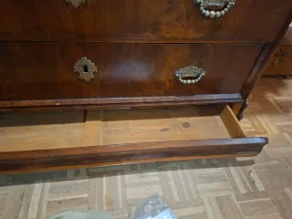 Cómoda antigua madera noble