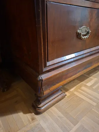 Cómoda antigua madera noble