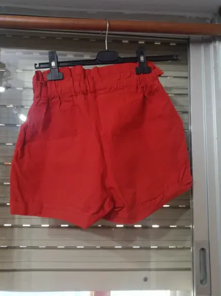Pantalón corto rojo
